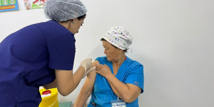 Ордабасы аудандық орталық ауруханасында тұмауға қарсы вакцинация жүргізілуде!