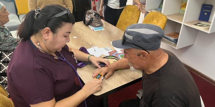 «Белсенді ұзақ өмір » орталығындағы қарттарға медициналық тексеру жүргізіп, қажетті қызметтер көрсетті.