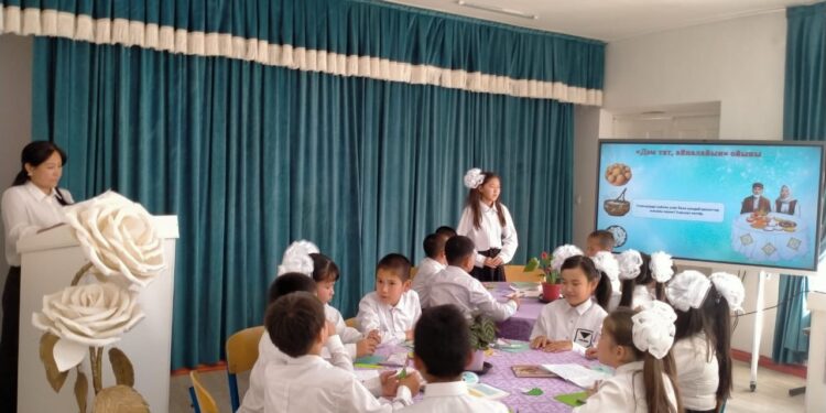 1 қазан Қарттар күні.