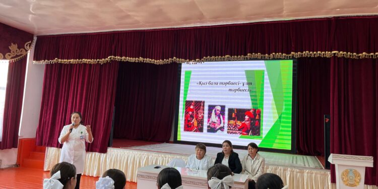 Мектеп медбикесі Умарова Элмира «Жеке бас гигиенасы» туралы баяндама оқыды.