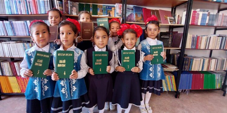 «Әсемпаз болма әрнеге» атты мәнерлеп оқу байқауы өтті.