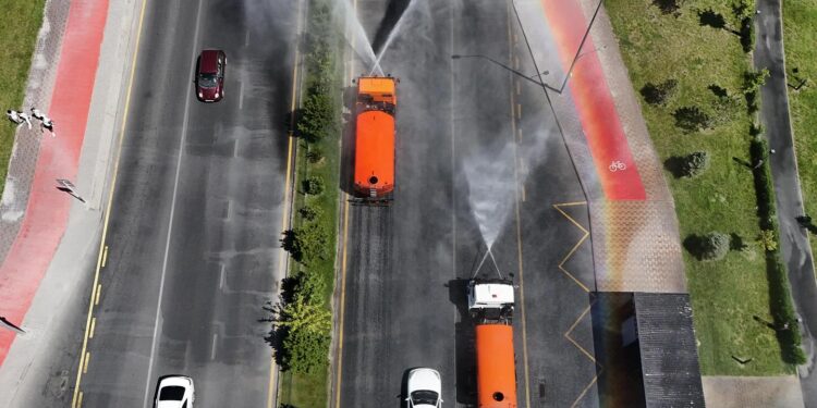 ТҮРКІСТАНДА АЭРАЦИЯ ӘДІСІМЕН КҮНІНЕ 2 РЕТ ЖОЛДАРДЫ СУАРУ ЖҰМЫСТАРЫ ЖҮРГІЗІЛУДЕ.