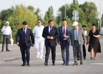 ТҮРКІСТАНДА КОММУНАЛДЫҚ САЛА ӨКІЛДЕРІНЕ ЖАҢА ТЕХНИКАЛАР ТАПСЫРЫЛЫП, ЕҢБЕК АДАМДАРЫ МАРАПАТТАЛДЫ.