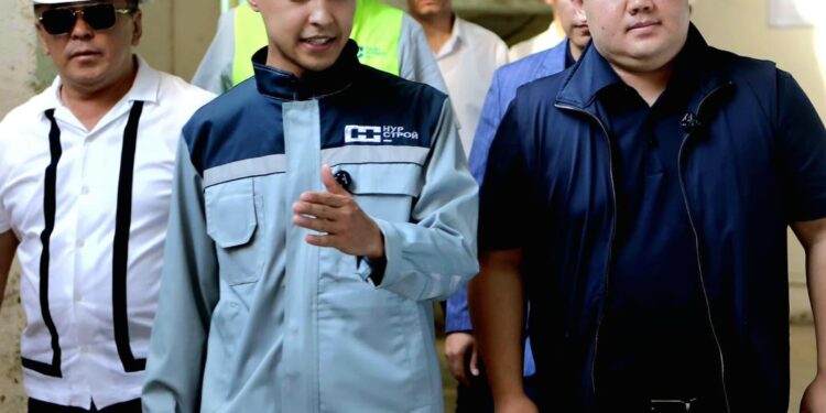 ҚАЛА ӘКІМІ ТЕМІР-БЕТОН ЖӘНЕ АСФАЛЬТ ӨНІМДЕРІН ШЫҒАРАТЫН ІРІ КӘСІПОРЫННЫҢ ЖҰМЫСЫМЕН ТАНЫСТЫ.