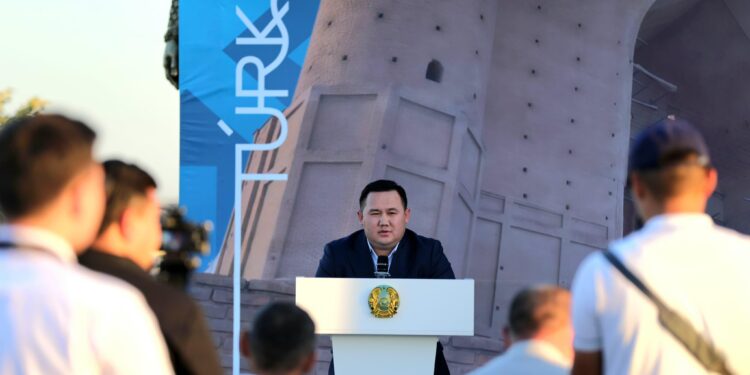 ҚАЛА ӘКІМІ ЖАСТАРМЕН КЕЗДЕСТІ.