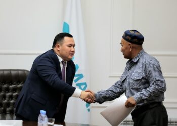 ҚАЛА ӘКІМІ АЗАМАТТАРДЫ ЖЕКЕ МӘСЕЛЕЛЕРІ БОЙЫНША ҚАБЫЛДАДЫ.