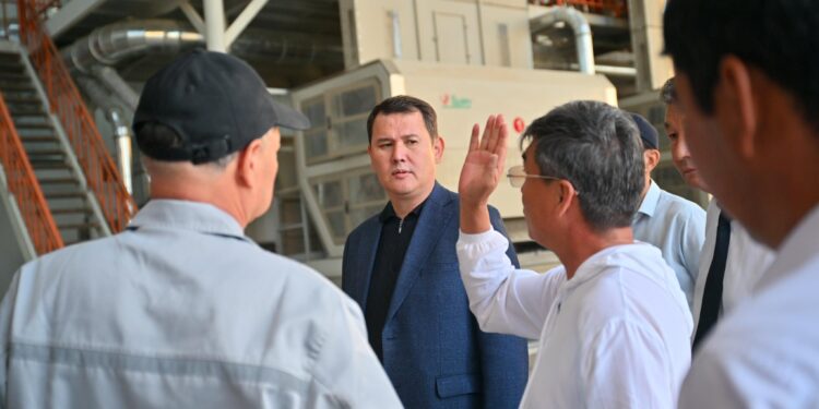 МАҚТА ӨҢДЕУ ЗАУЫТЫНЫҢ ҚҰРЫЛЫСЫМЕН ТАНЫСТЫ.