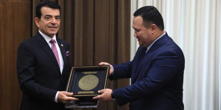 ИСЕСКО БАС ДИРЕКТОРЫ ТҮРКІСТАНҒА РЕСМИ САПАРМЕН КЕЛДІ.