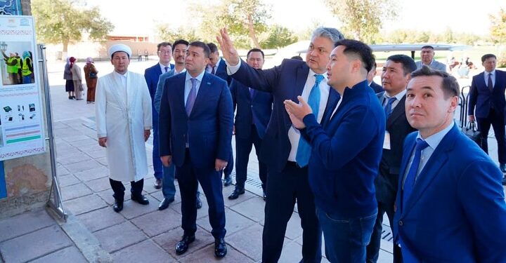 ТҮРКІСТАН ТУРИСТІК ӘЛЕУЕТІН АРТТЫРМАҚ: НЫСАНДАРДЫ РЕСТАВРАЦИЯЛАУ, КЕШКІ ЭКСКУРСИЯЛАР ЖӘНЕ ЖАҢА ӘУЕ РЕЙСТЕРІ.