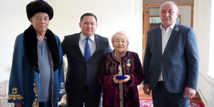 Қариясын қадірлеген ел – қашанда биік ел.