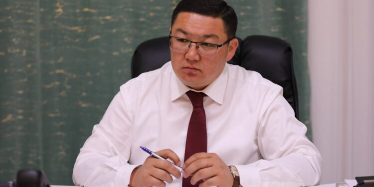 ҚАЛА ӘКІМІНІҢ ОРЫНБАСАРЫ ТҰРҒЫНДАРДЫ ЖЕКЕ МӘСЕЛЕЛЕРІ БОЙЫНША ҚАБЫЛДАДЫ.