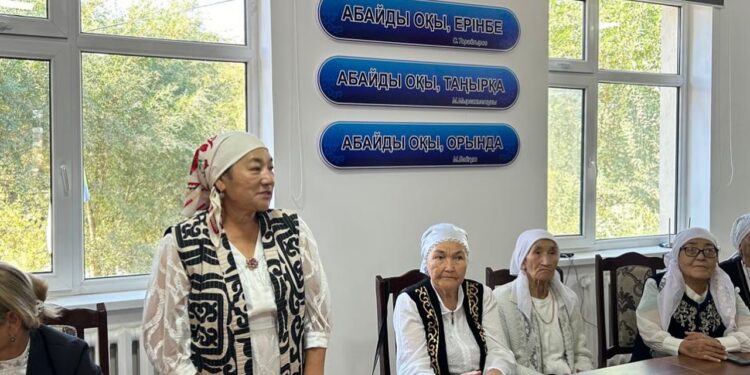 Халықаралық қарттар күніне орай “Қарттарым — асыл қазынам” атты тақырыпта өнегелі кеш болып өтті.