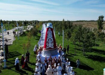 ТҮРКІСТАНДА ТІГІЛГЕН СӘУКЕЛЕ ҚАЗАҚСТАННЫҢ РЕКОРДТАР КІТАБЫНА ЕНДІ.