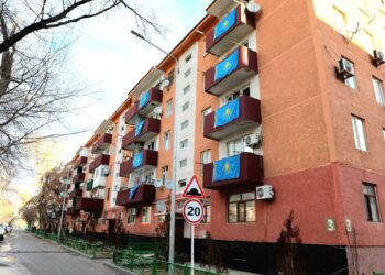 ТҮРКІСТАНДА ТӘУЕЛСІЗДІК КҮНІНЕ ОРАЙ КӨПҚАБАТТЫ ТҰРҒЫН ҮЙ БЕЗЕНДІРІЛДІ.