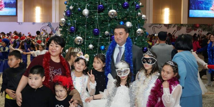 ТҮРКІСТАНДА ПРЕЗИДЕНТ АТЫНАН БАЛАЛАРҒА АРНАЛҒАН ЖАҢА ЖЫЛДЫҚ ШЫРШАТОЙ ӨТТІ.